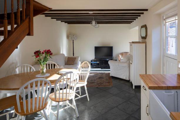Morton House And The Stable Block - Adjoining For Singles, Couples And Large Groups *